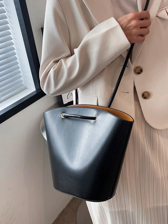 Bucket-shaped faux leather handbag 0837