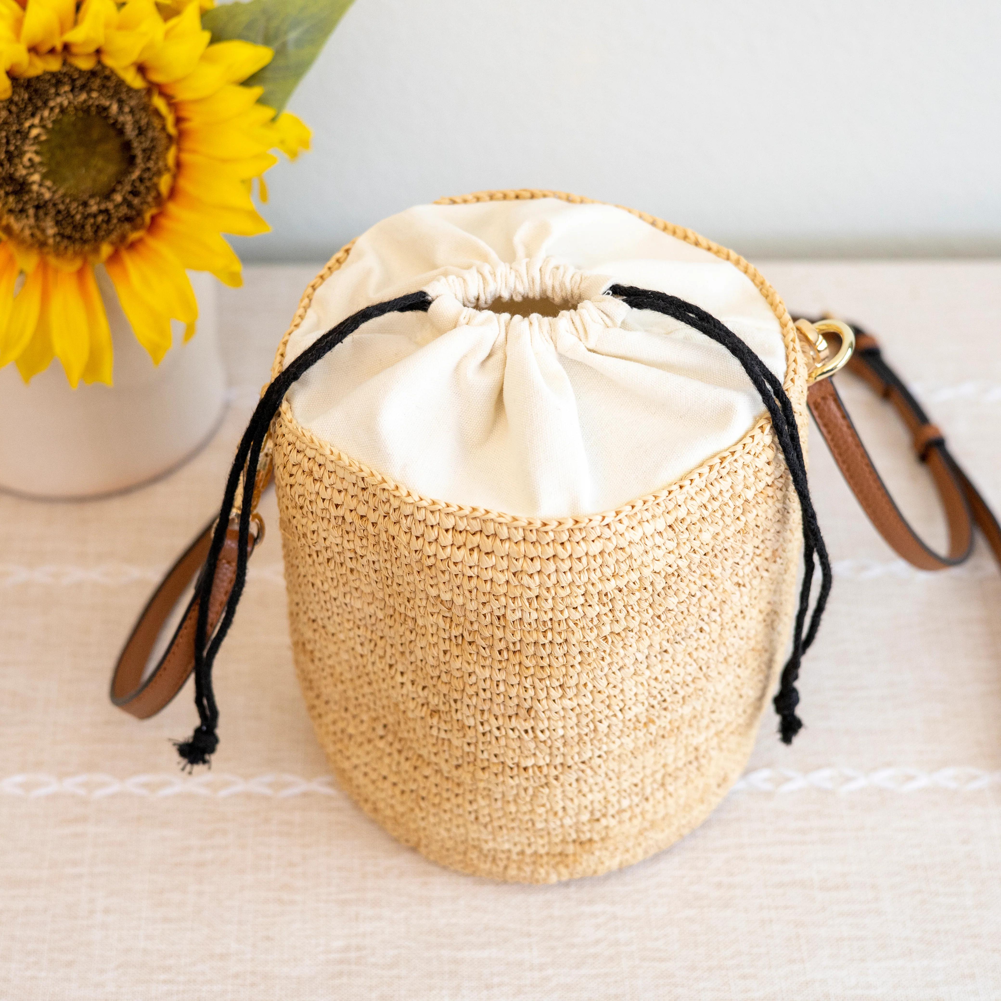 Women's Raffia Straw Crossbody Bucket Bag