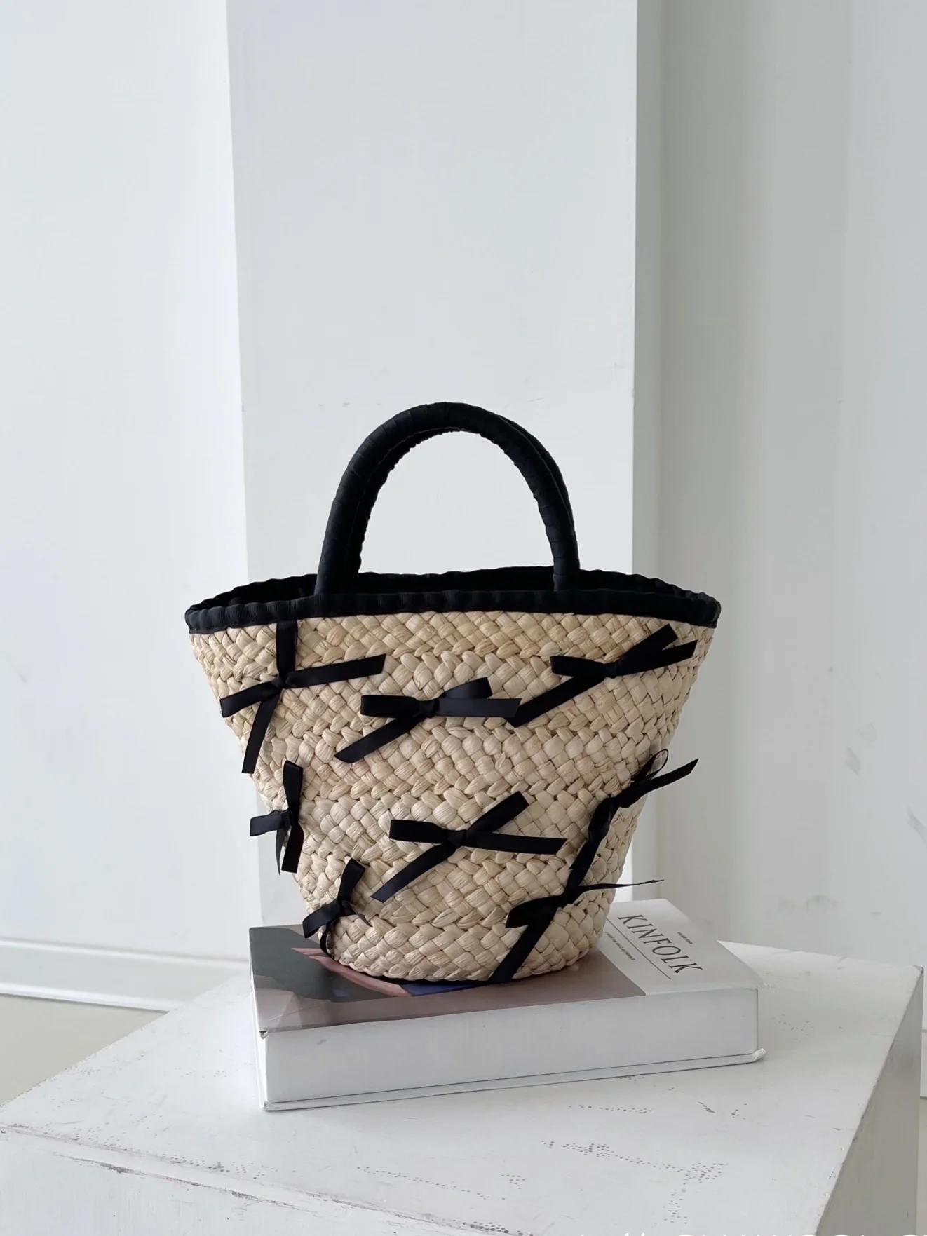 Ribbon tote basket bag 0932