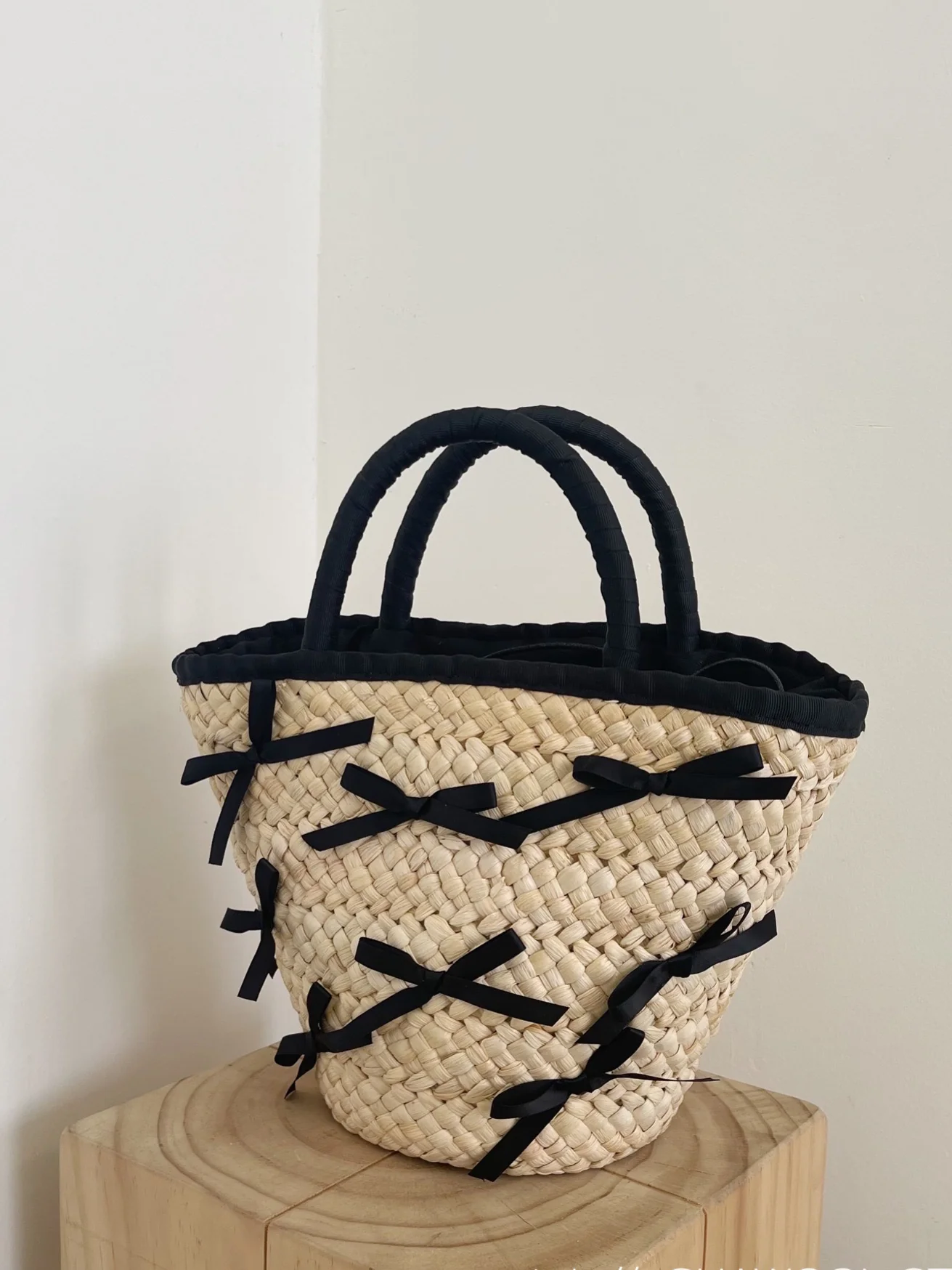 Ribbon tote basket bag 0932