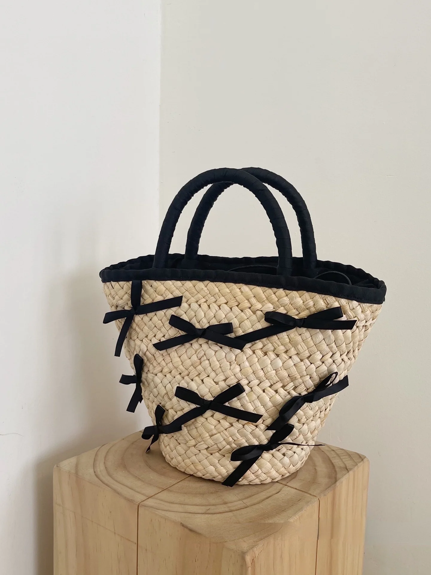 Ribbon tote basket bag 0932