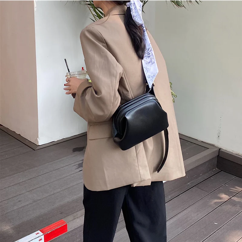 Clasp crossbody bag 0617