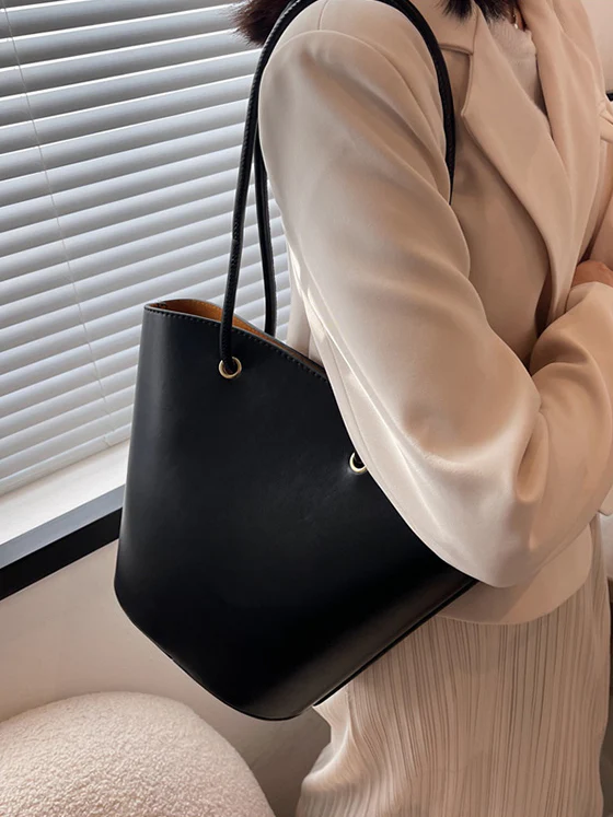 Bucket-shaped faux leather handbag 0837