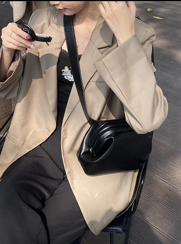 Clasp crossbody bag 0617