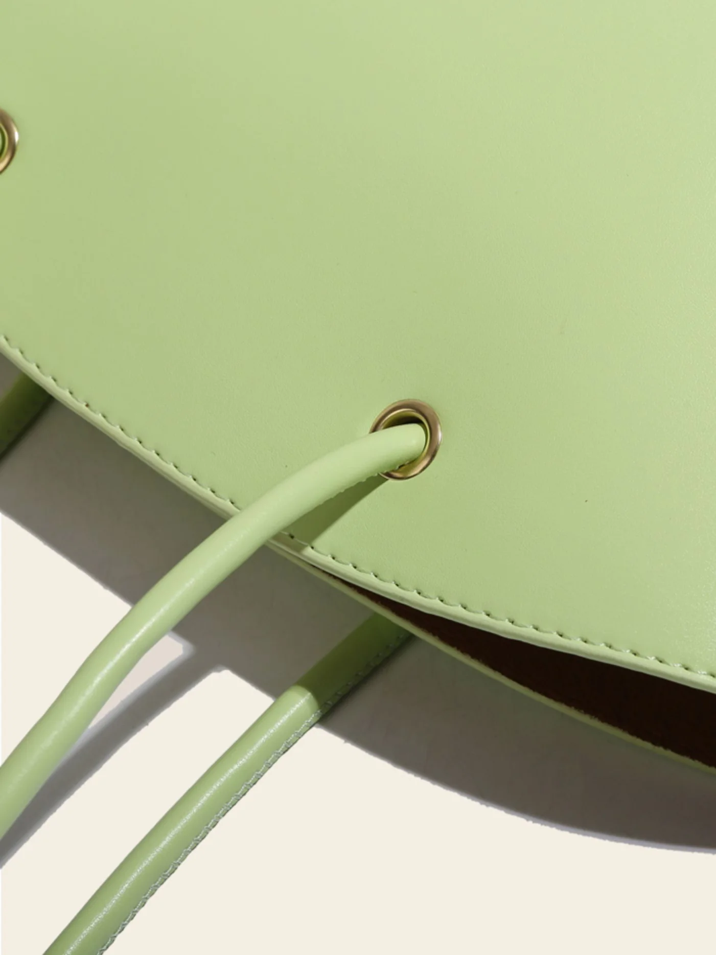 Bucket-shaped faux leather handbag 0837