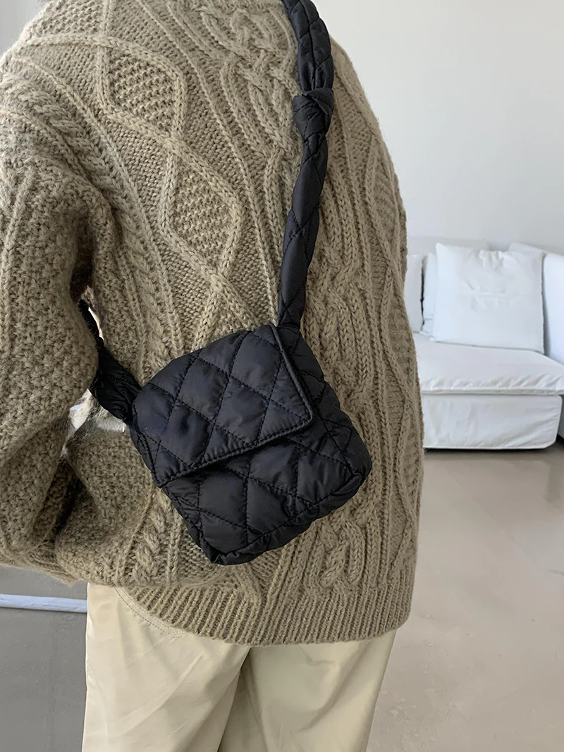 Quilted pochette crossbody bag 0614